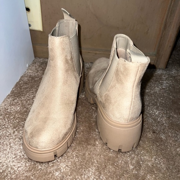 Cream boots - Picture 2 of 4